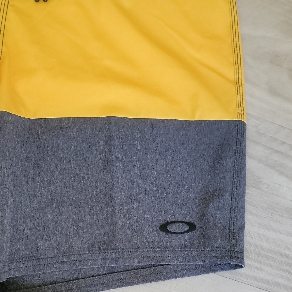 Oakley Men's Yellow and Gray Swim Shorts - Picture 4 of 7